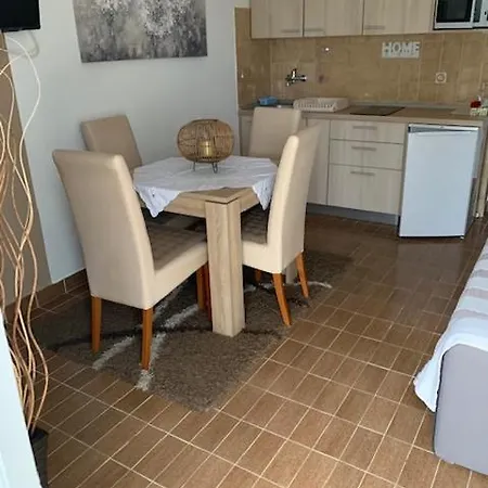 Melani Apartment